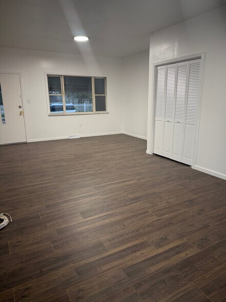 Building Photo - 1131 Knox St