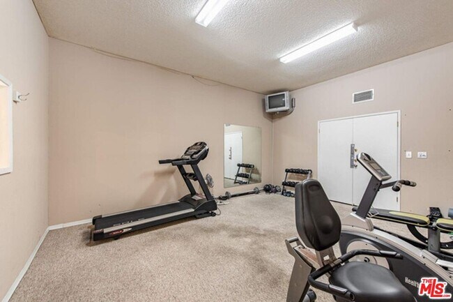 Building Photo - 5139 Balboa Blvd