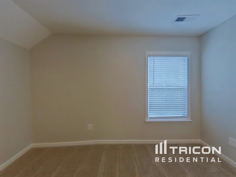 Building Photo - 241 Roosevelt Thompson Rd