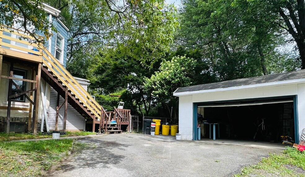 Building Photo - 121 Walnut Ave