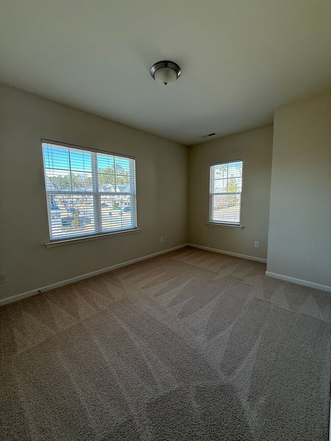 Building Photo - Available Now! 3 Bedroom, 2.5 Bathroom in ...