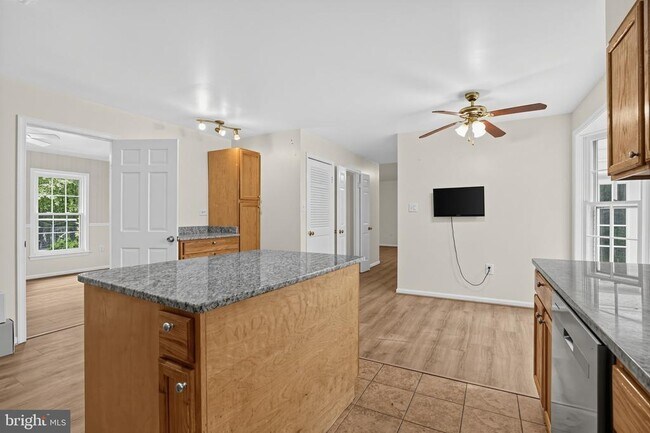 Building Photo - 6401 Wolf Run Hunt Ct