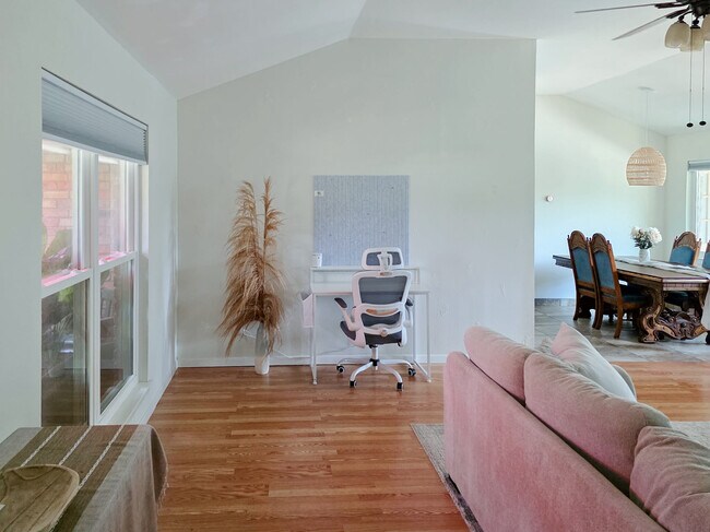 Building Photo - 4305 Temple Hill