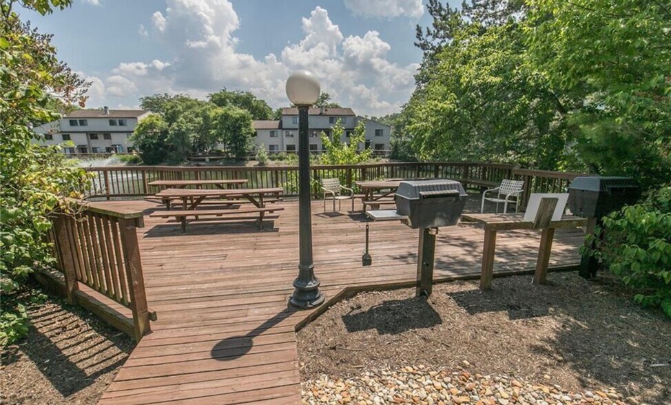 Building Photo - 1360 Cedarwood Dr