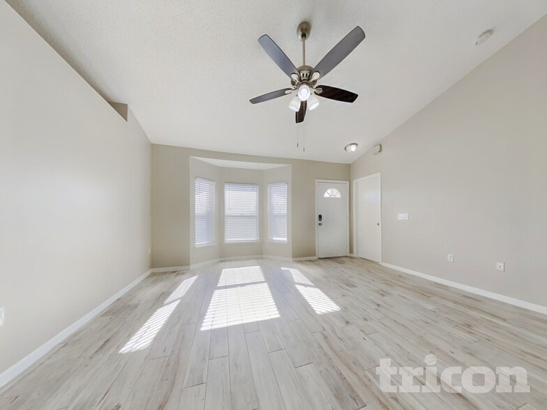 Building Photo - 164 Larchmont Dr