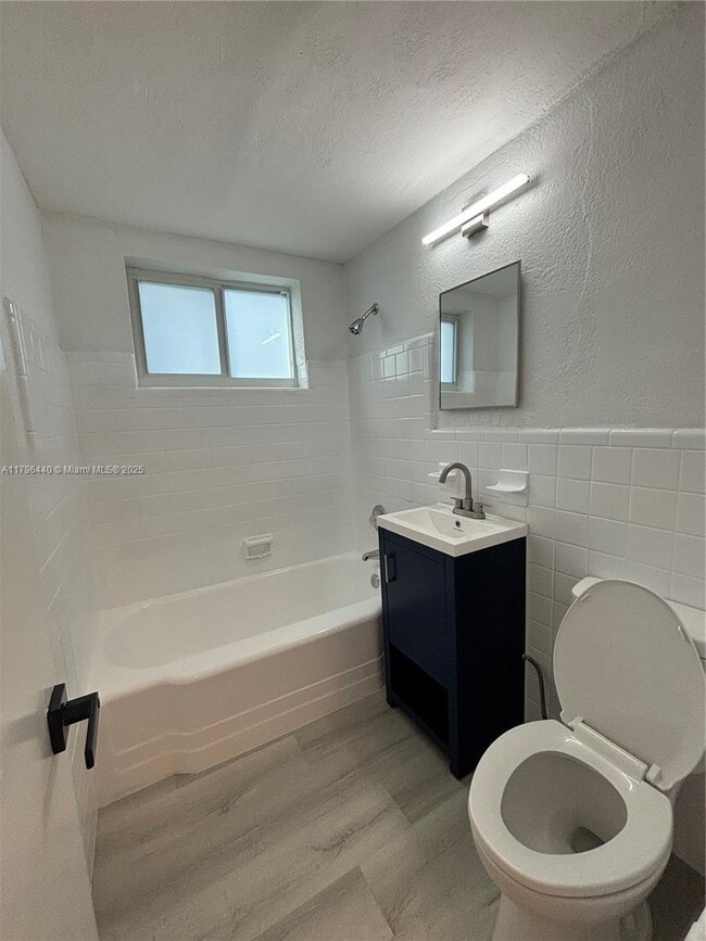 Building Photo - 9270 E Bay Harbor Dr