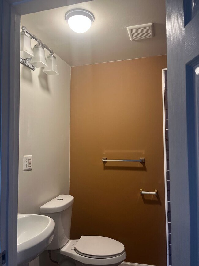 Building Photo - 4200 Deer Park Rd