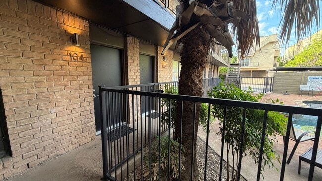 Building Photo - 4107 Avondale Ave