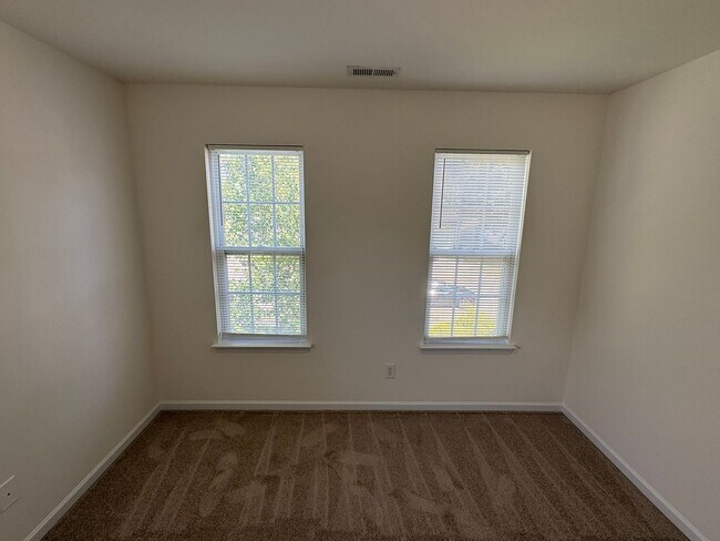 Building Photo - 2818 Oakdale Pasture Dr