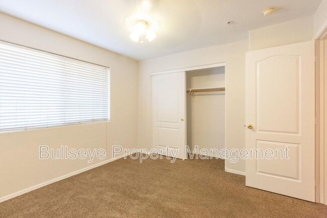 Building Photo - 3716 E University Dr