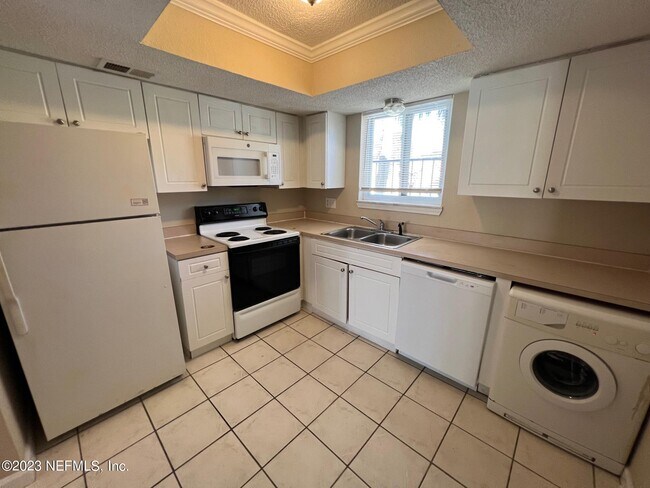 Building Photo - 6654 Bell Tower Ct