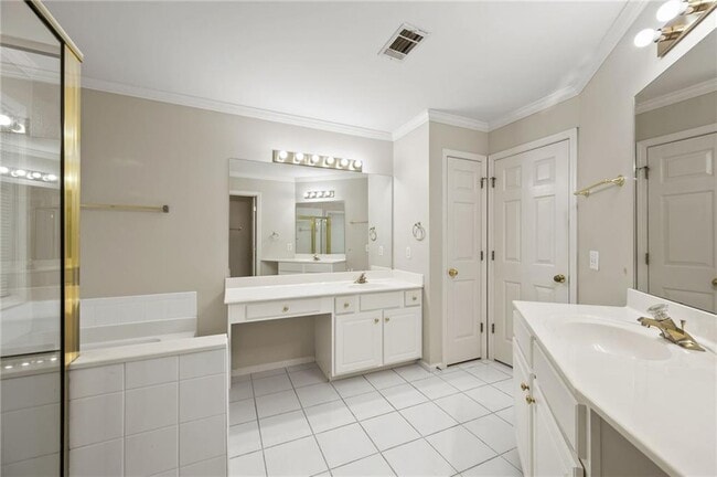 Building Photo - 10950 Kimball Crest Dr
