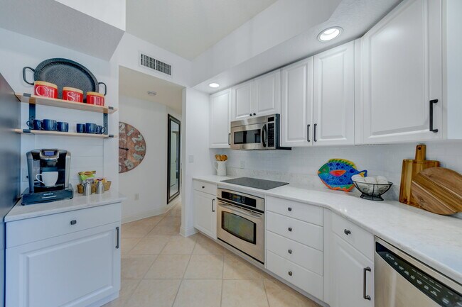 Building Photo - 521 Mandalay Ave