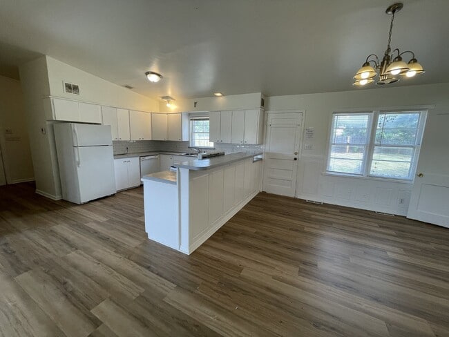 Building Photo - 4-Bedroom, 1.5 Bath Home in NW OKC