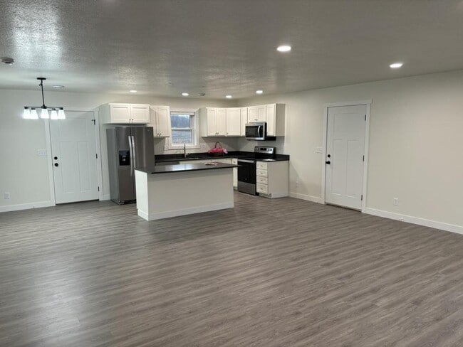 Building Photo - 16921 12th St