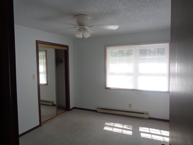 Building Photo - 126 Twin Oaks Dr