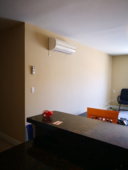 Building Photo - 10982 Roebling Ave