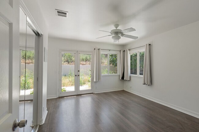 Building Photo - Elegant 5-Bedroom Estate with Pool in Prime Woodland Hills