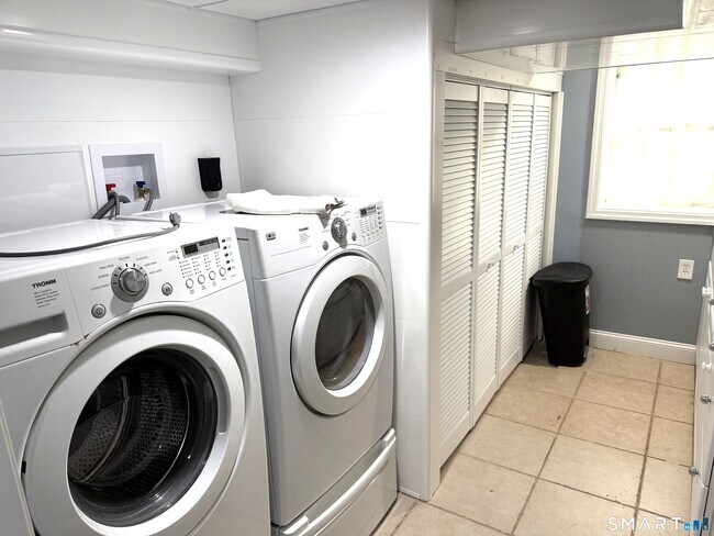 Building Photo - 1584 Madison Ave