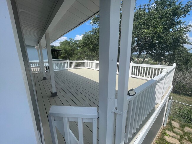 Building Photo - NEW ON MARKET !!