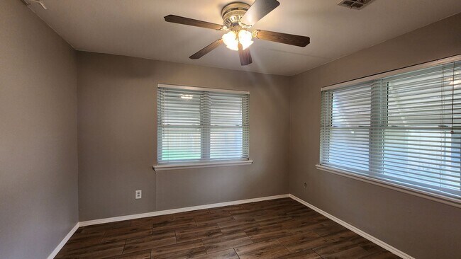 Building Photo - 4 Bed 2 Bath Home with Covered Carport in Bethany