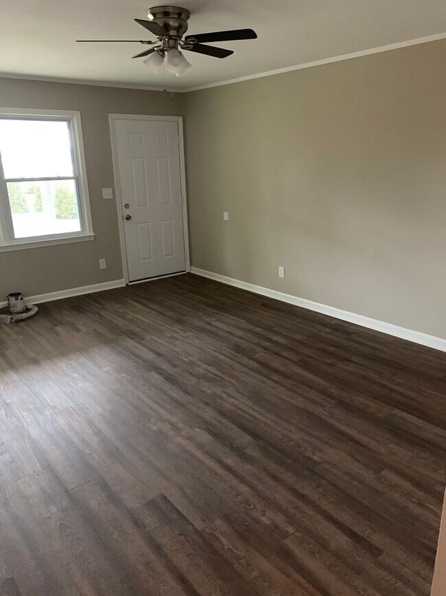 Building Photo - 20 Mary Ella Dr