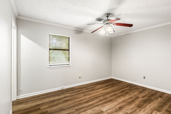 Building Photo - Updated House for Rent in Maumelle – Spaci...