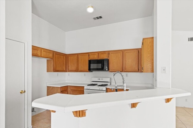 Building Photo - Single Story Renovated 3bedroom in North L...