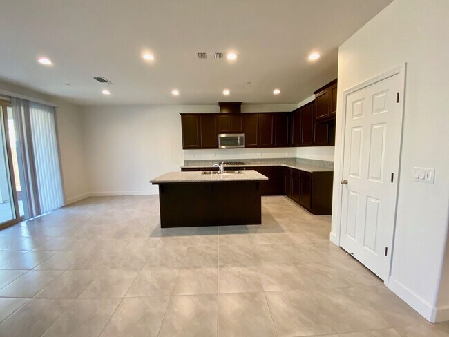 Building Photo - $2,350 Barstow & Leonard, 3 Bdrm + Office ...