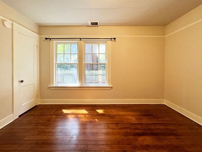 Building Photo - 1100 W 4th Ave