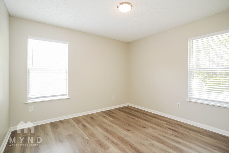 Building Photo - 7032 Beekman Lake Dr