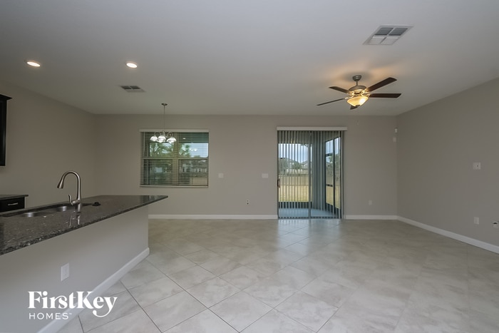 Building Photo - 9716 Ivory Dr
