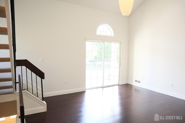 Building Photo - 1306 Commons at Kingswood Dr