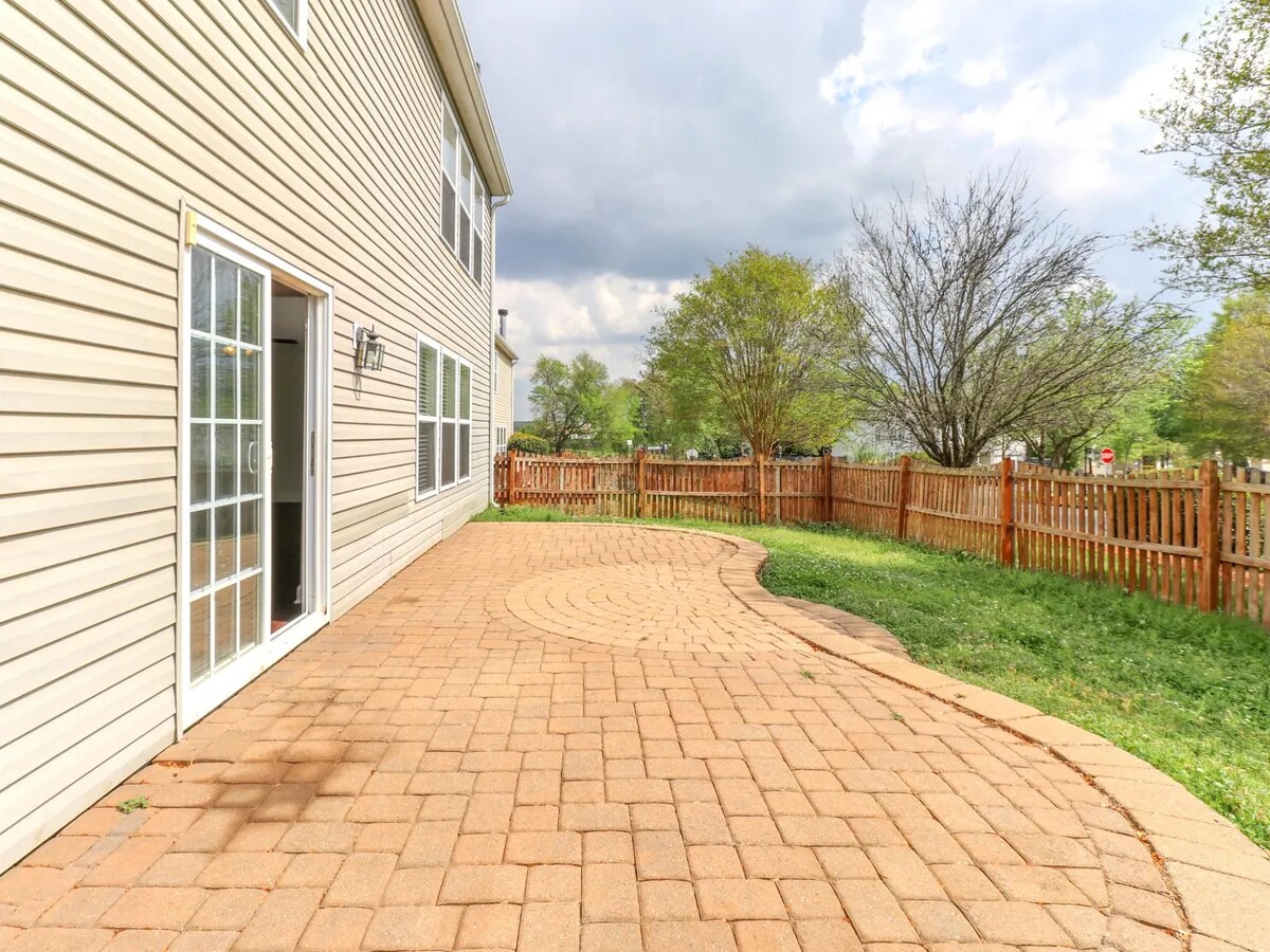 Building Photo - 3609 McDuff Ct