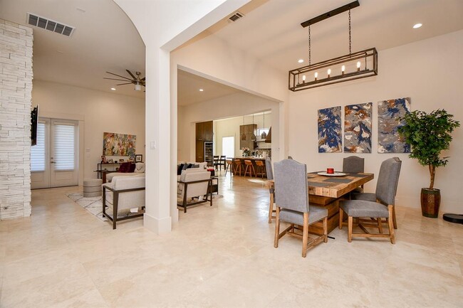 Building Photo - 3203 Blue Bonnet Blvd