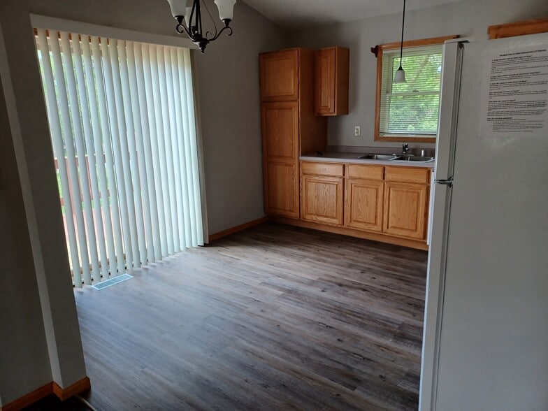 Building Photo - 130 Rhyme St