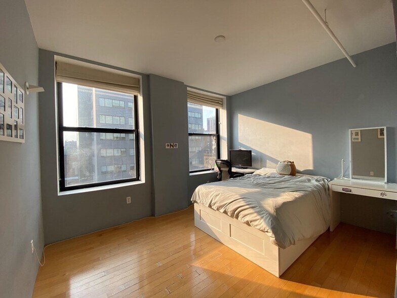 Building Photo - 453 Washington St