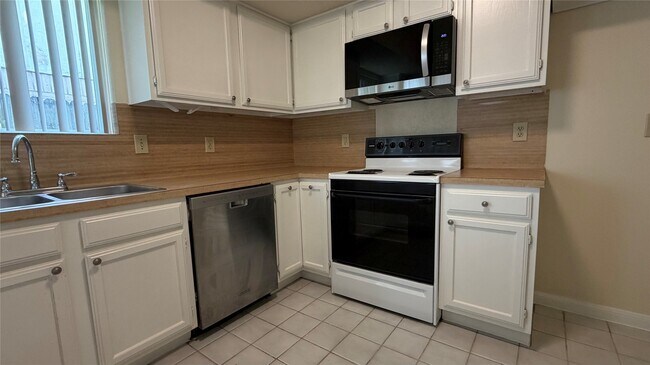 Building Photo - 11614 Inga Ln