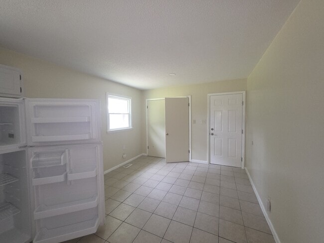 Building Photo - 1637 Flintshire Rd