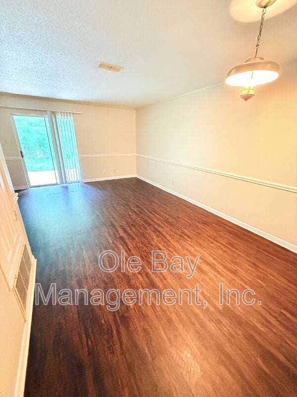 Building Photo - 965 Navco Rd