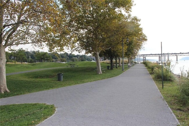 Building Photo - 5 N Washington St