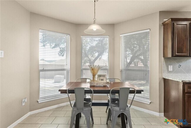 Building Photo - 3421 Doss St