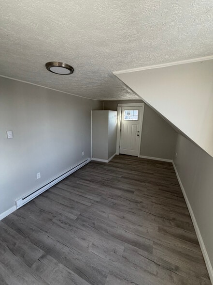 Building Photo - 19 Russell St