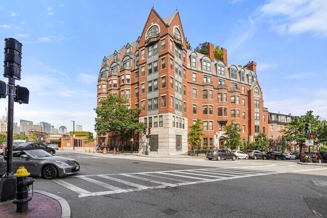 Building Photo - 75 Clarendon St