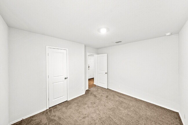 Building Photo - New Rental Alert! 2 Weeks Free Rent with 15 Month Lease