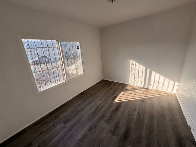 Building Photo - NewB 8804