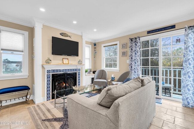 Building Photo - 336 E Lacey Rd