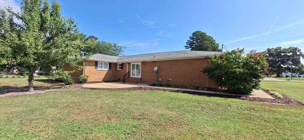Building Photo - 424 La Grange Rd