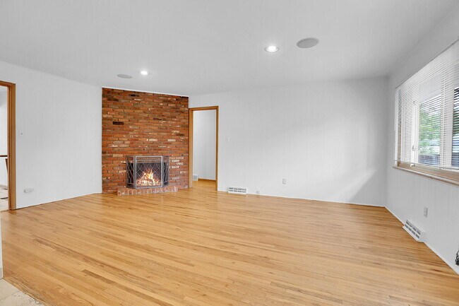 Building Photo - $3,000.00, 3 Bed, 3 Bath, Single Family Ho...