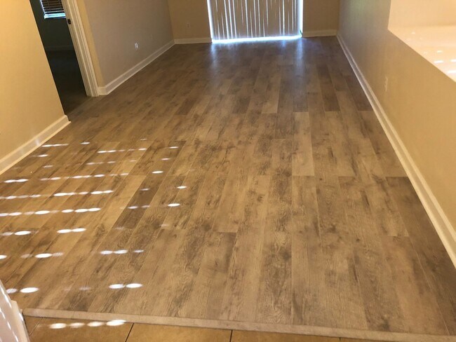 Building Photo - ? LIMITED TIME ONLY ?? For applicants meeting, all of our qualifications the owner is offering $5...